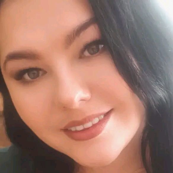 Photo of Samantha Lewis